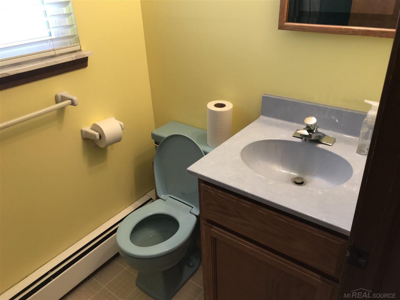 1617 Palms Road Columbus, MI 48063 - Photo 17 of 55 31370529-16.JPG