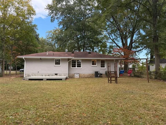 a view of a house with a outdoor space