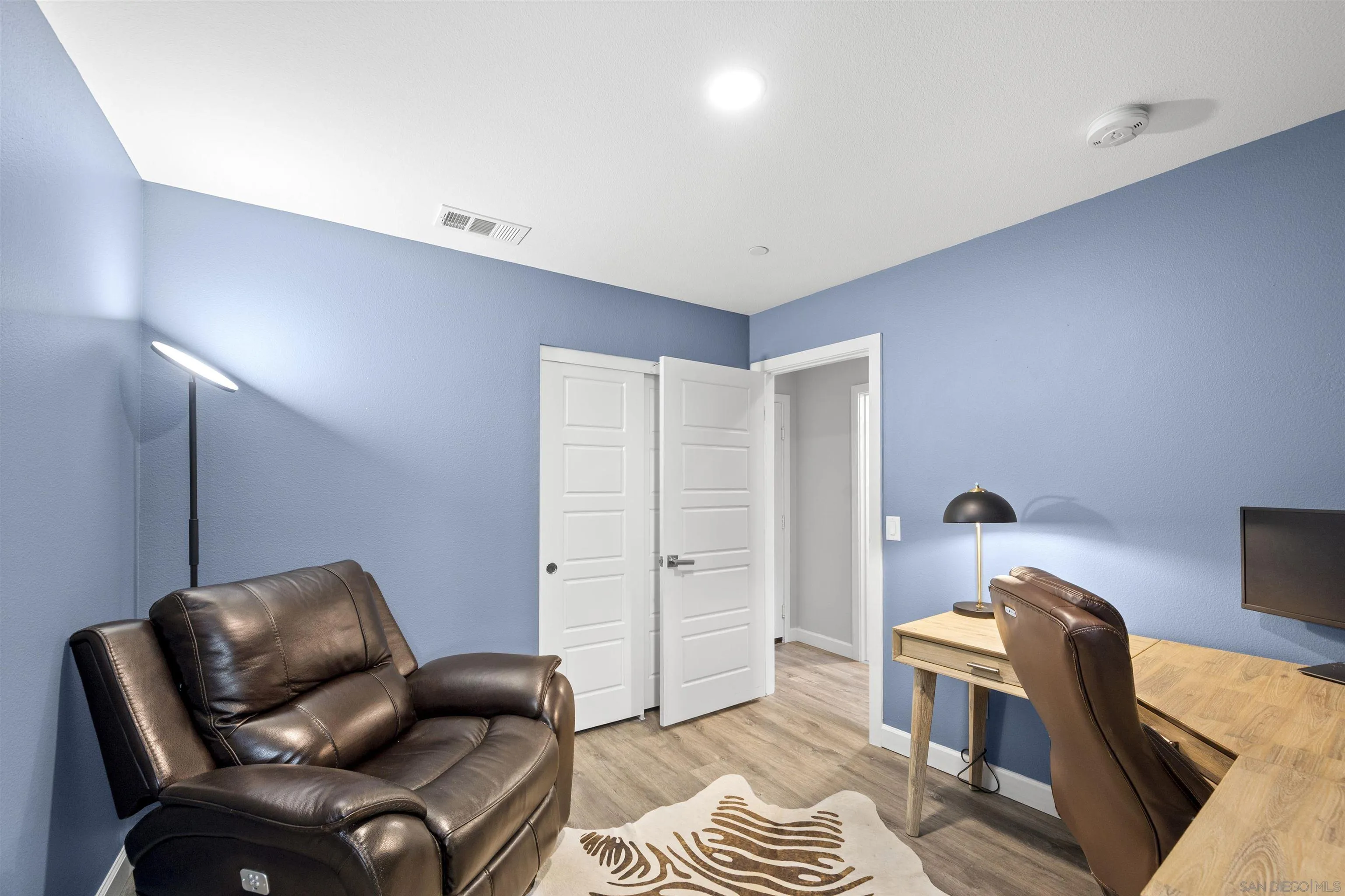 7834 Inception Way San Diego, CA 92108 - Photo 6 of 62 a living room with furniture