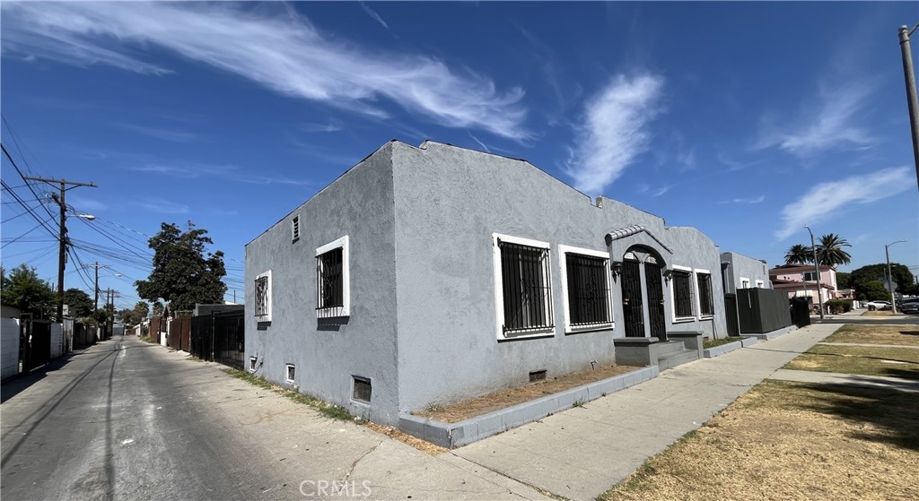 6007 Harvard Boulevard Los Angeles, CA 90047 - Photo 2 of 12