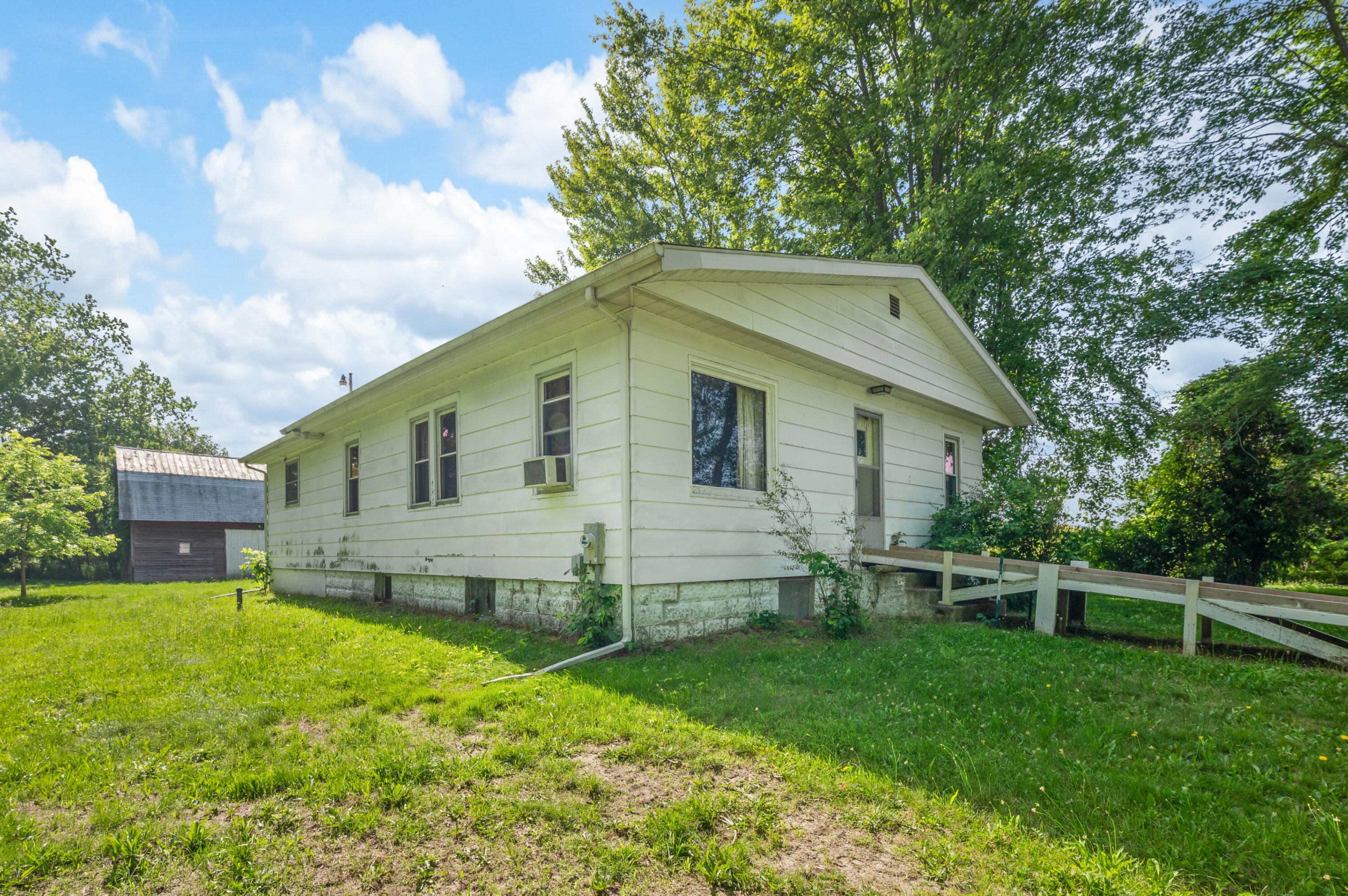 3709 Michael Road Eau Claire, MI 49111 - Photo 5 of 44 0303DSC_0732
