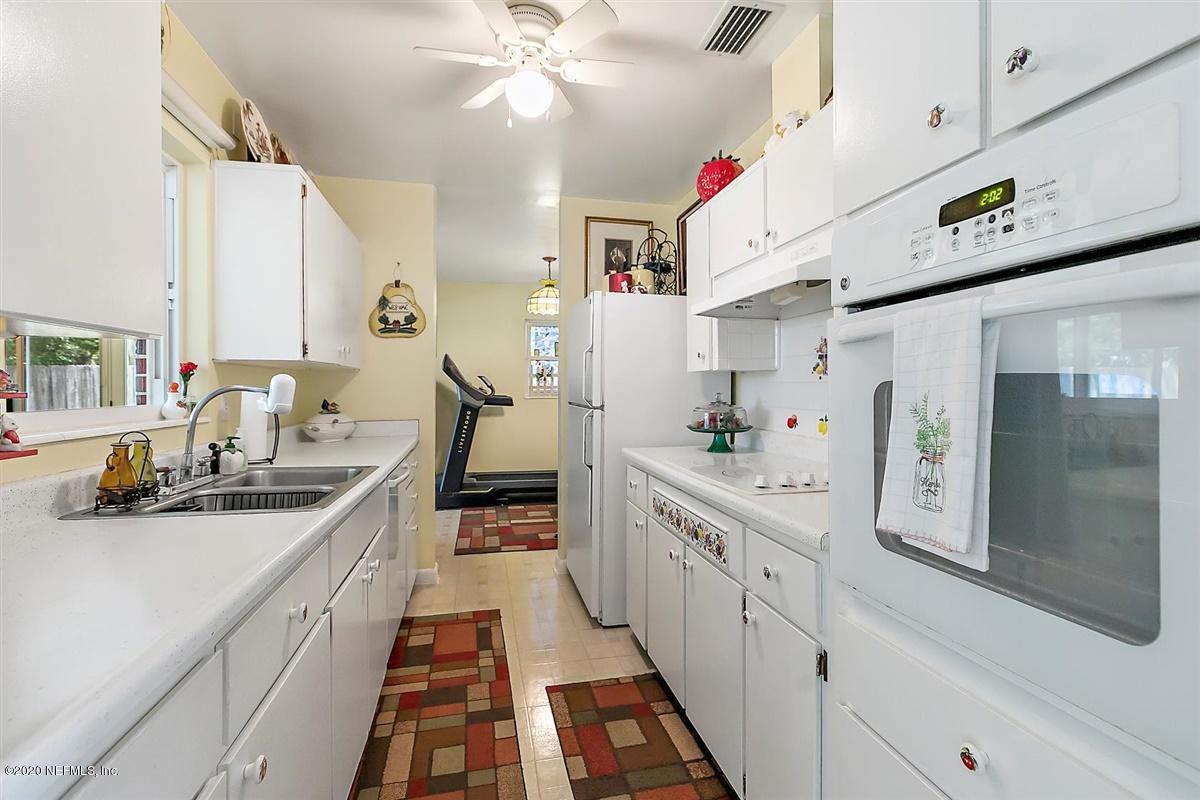 7511 Wheat Road Jacksonville, FL 32244 - Photo 6 of 16 06-Kitchen