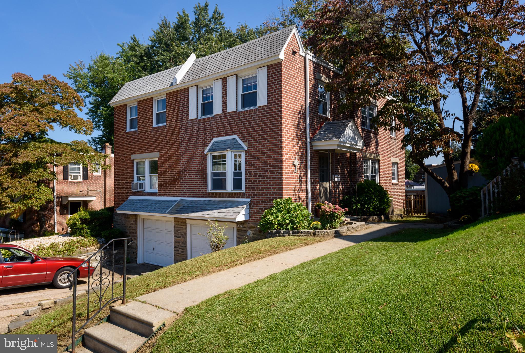 557 Overlook Road Philadelphia, PA 19128 - Photo 3 of 22
