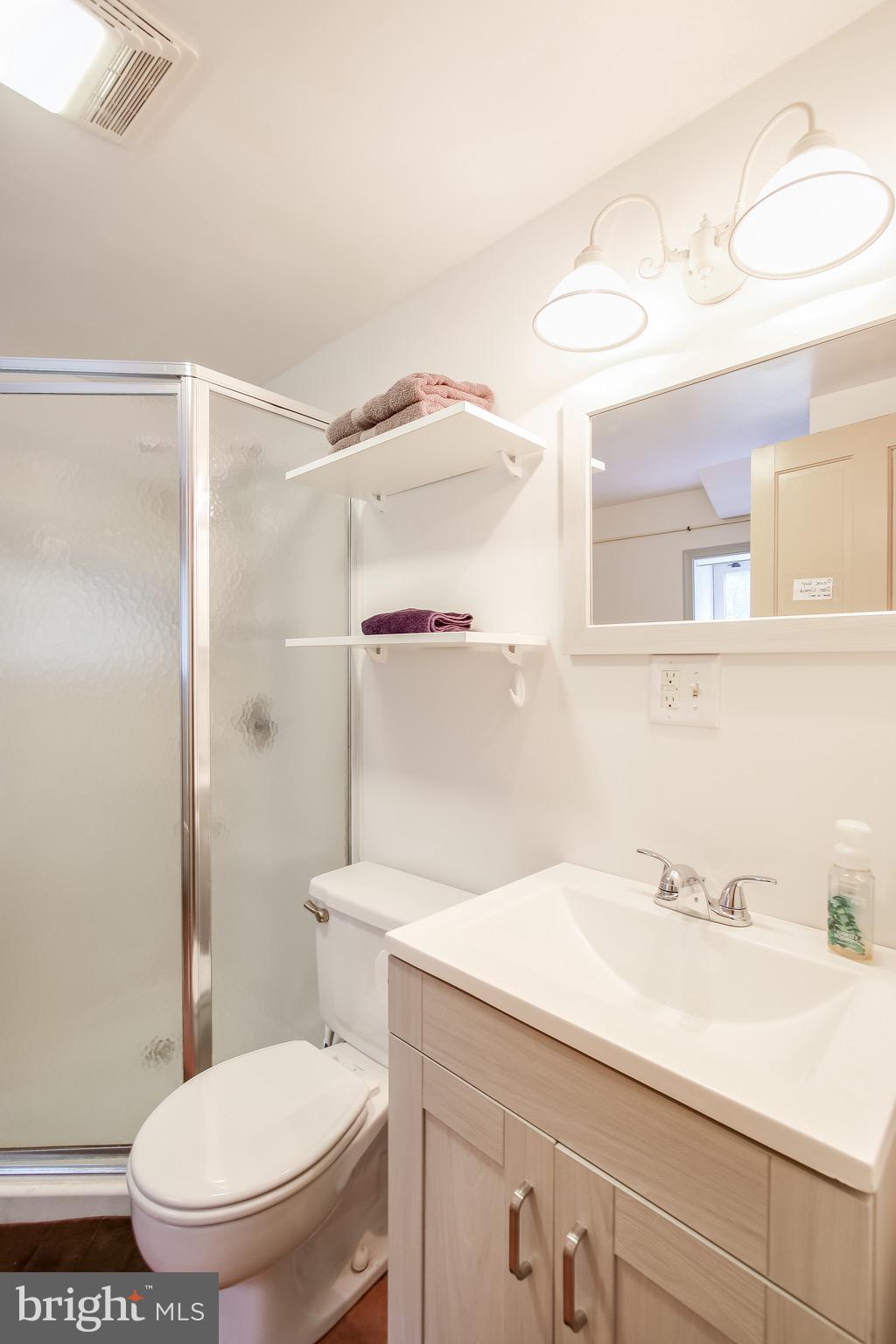5107 Toyer Road Keedysville, MD 21756 - Photo 6 of 14 Bathroom