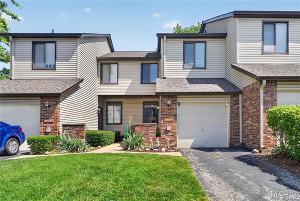 $227,000 | 11525 Pineberry Drive, St. Louis, MO 63146