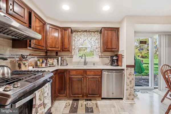 $430,000 | 10 Carlyle Drive, Wrightstown, NJ 08562