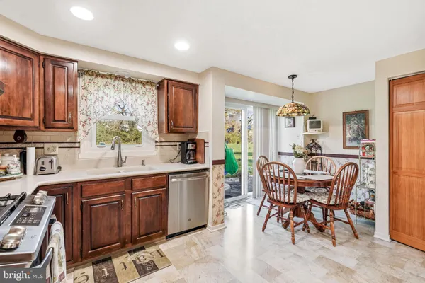 $430,000 | 10 Carlyle Drive, Wrightstown, NJ 08562