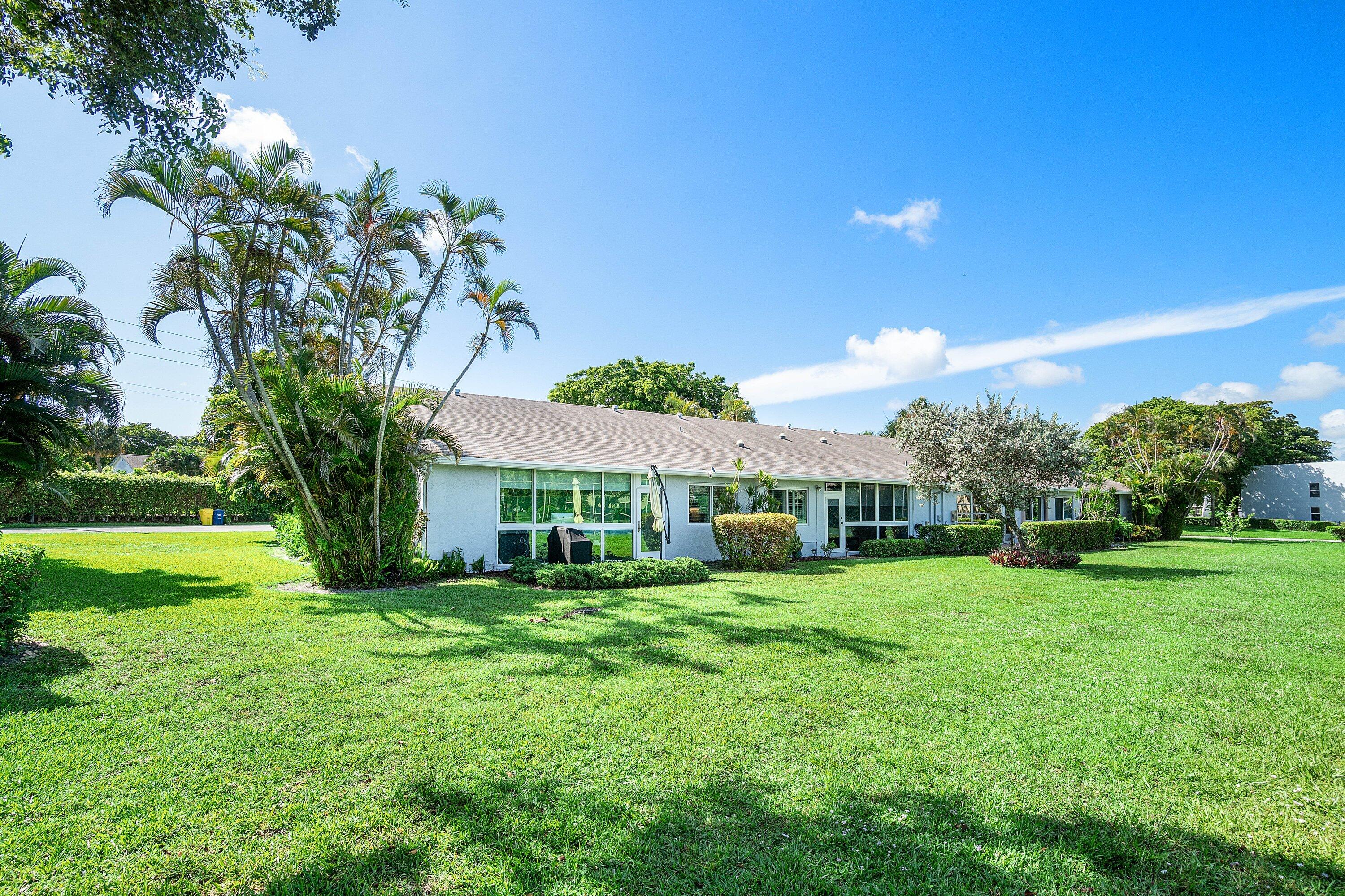 732 Lago Road Delray Beach, FL 33445 - Photo 30 of 42 Rear yard