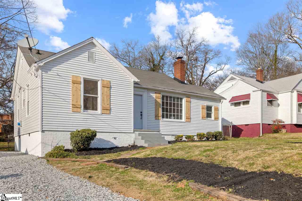 130 Pleasant Ridge Avenue Greenville, SC 29605 - Photo 2 of 13