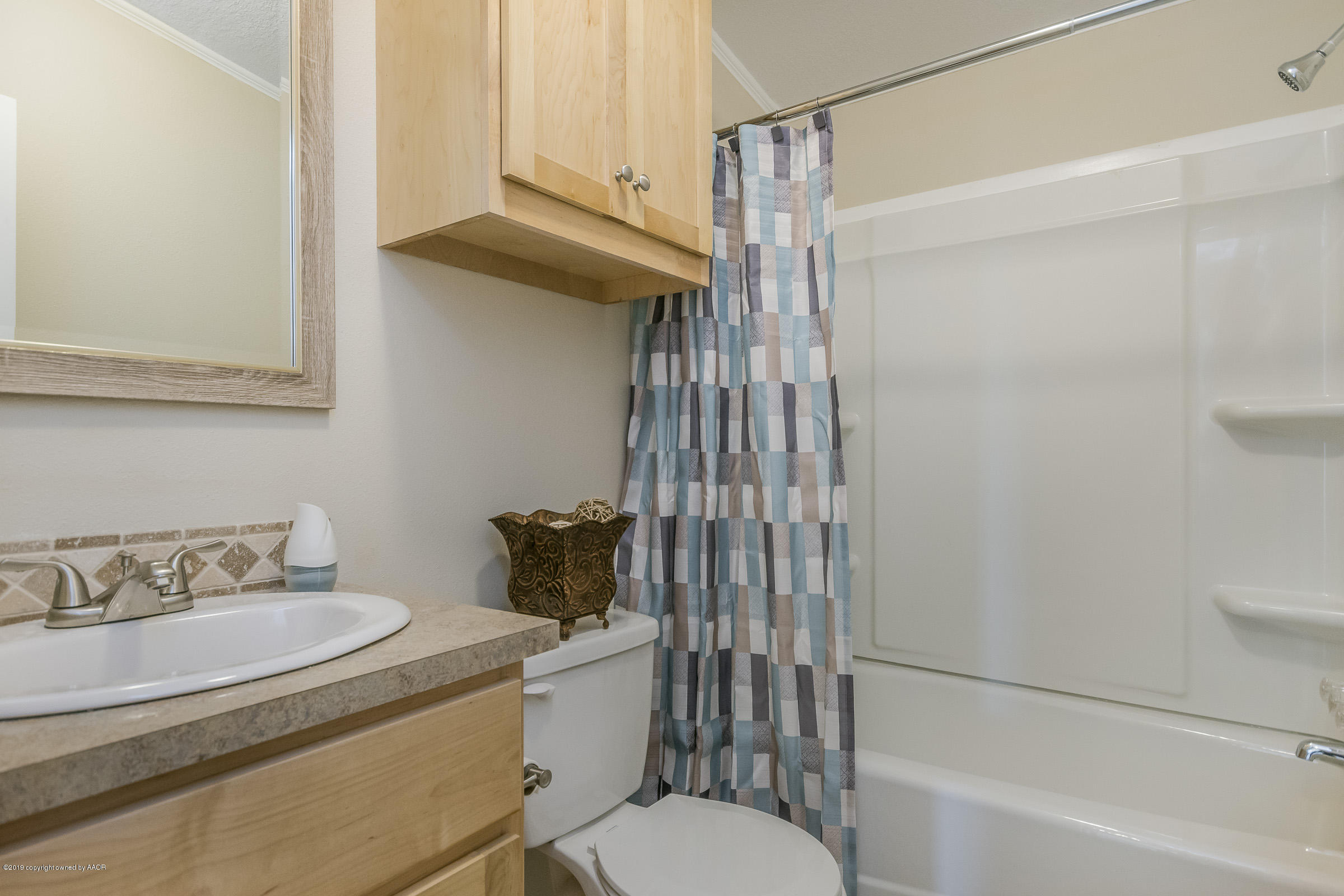 7241 White Buffalo Road Amarillo, TX 79124 - Photo 15 of 21 Hall Bathroom