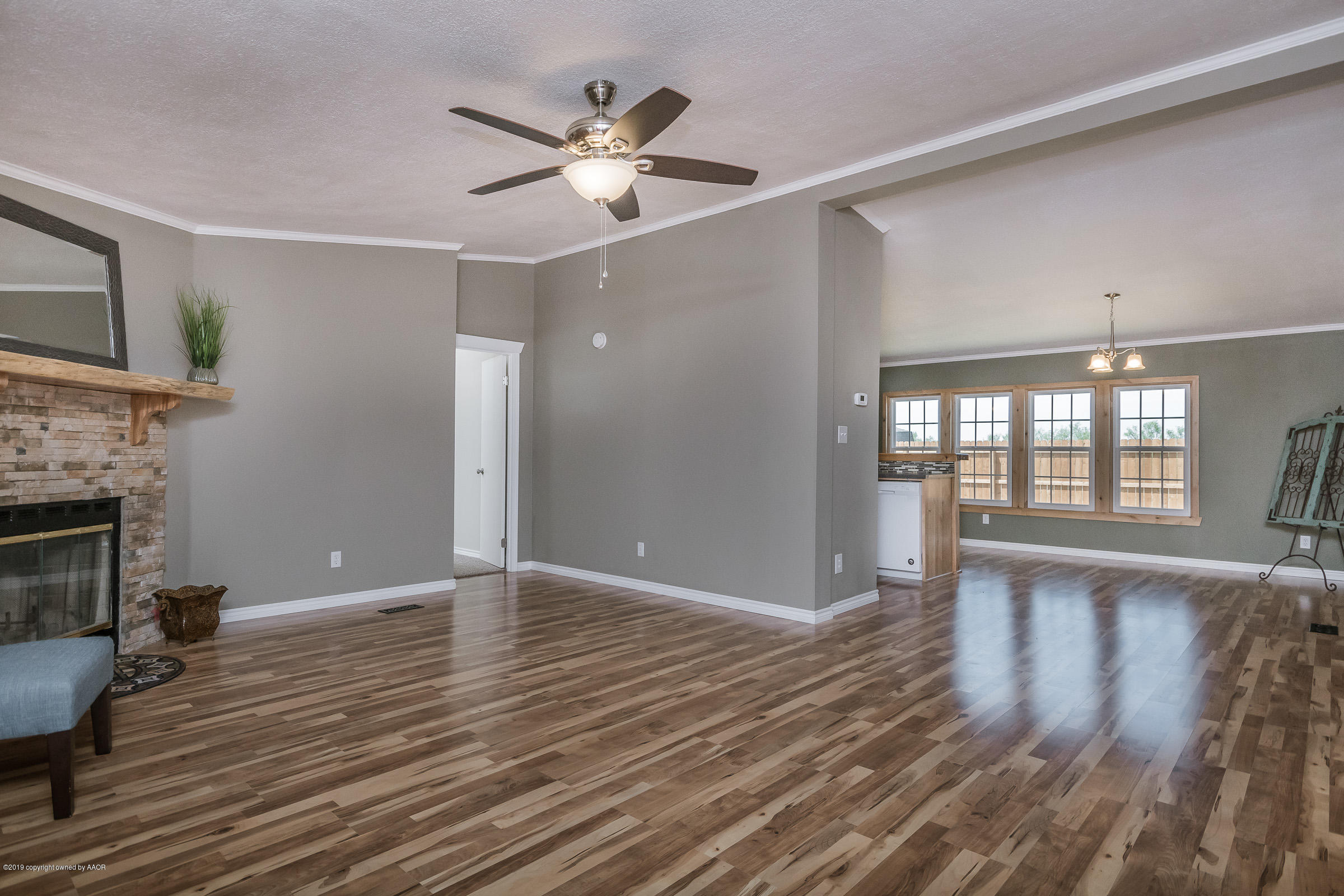 7241 White Buffalo Road Amarillo, TX 79124 - Photo 4 of 21 Living Room-2