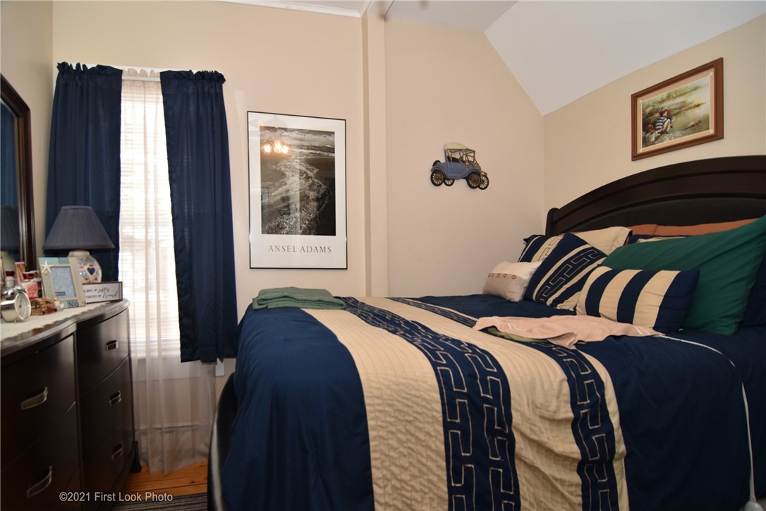 572 Manville Road Woonsocket, RI 02895 - Photo 12 of 48