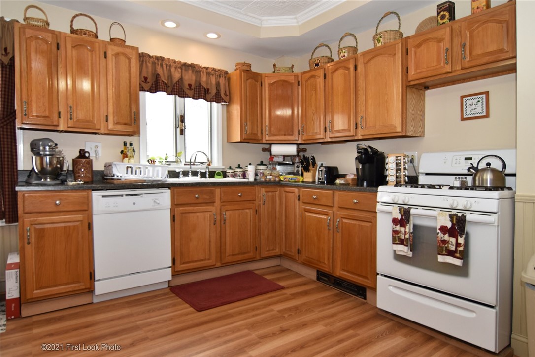 572 Manville Road Woonsocket, RI 02895 - Photo 3 of 48