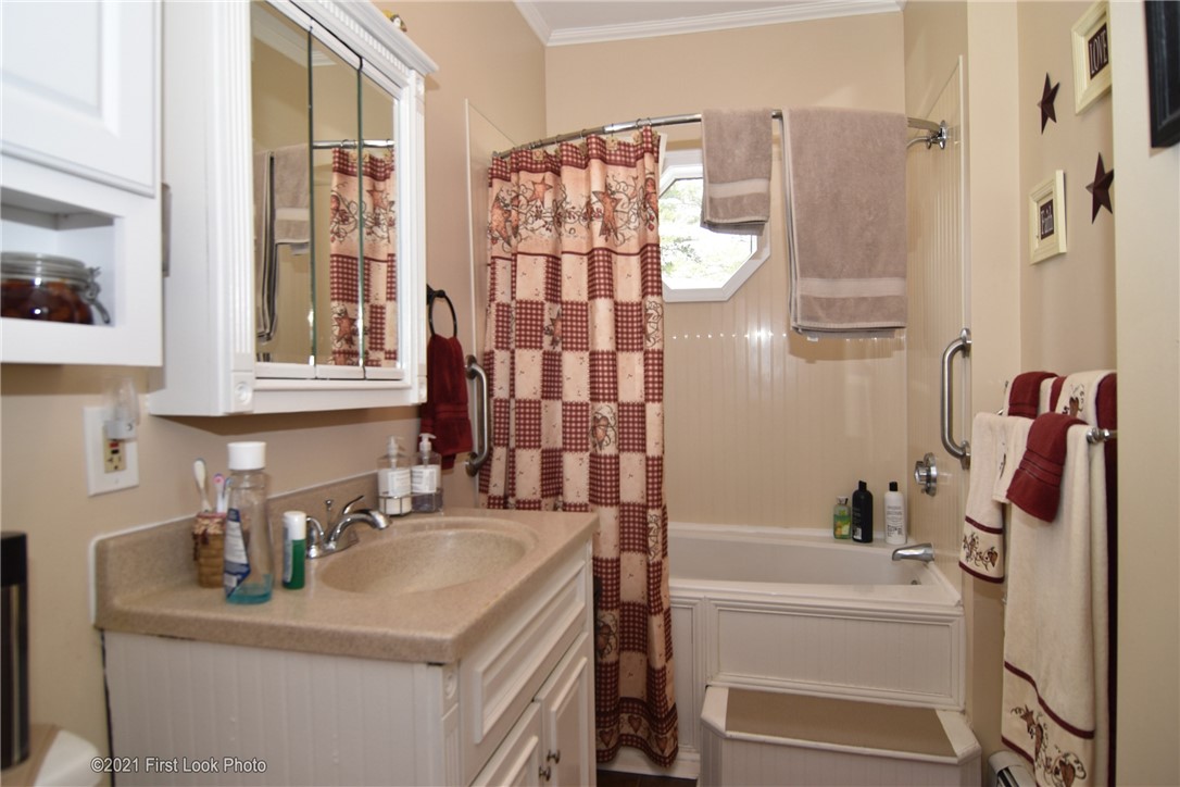 572 Manville Road Woonsocket, RI 02895 - Photo 9 of 48