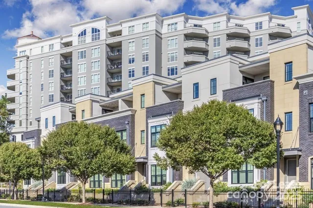 $2,710 | 909 Camden Grandview Road, Unit C3, Charlotte, NC 28202