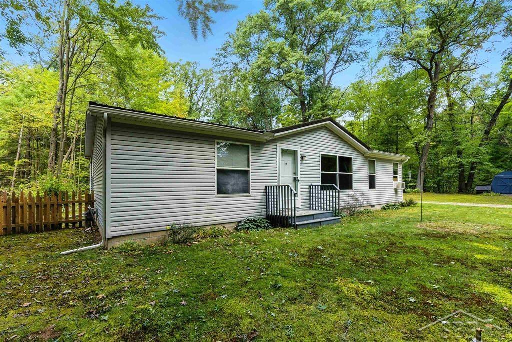 450 West Wackerly Road Sanford, MI 48657 - Photo 2 of 37 Gallery Image 2