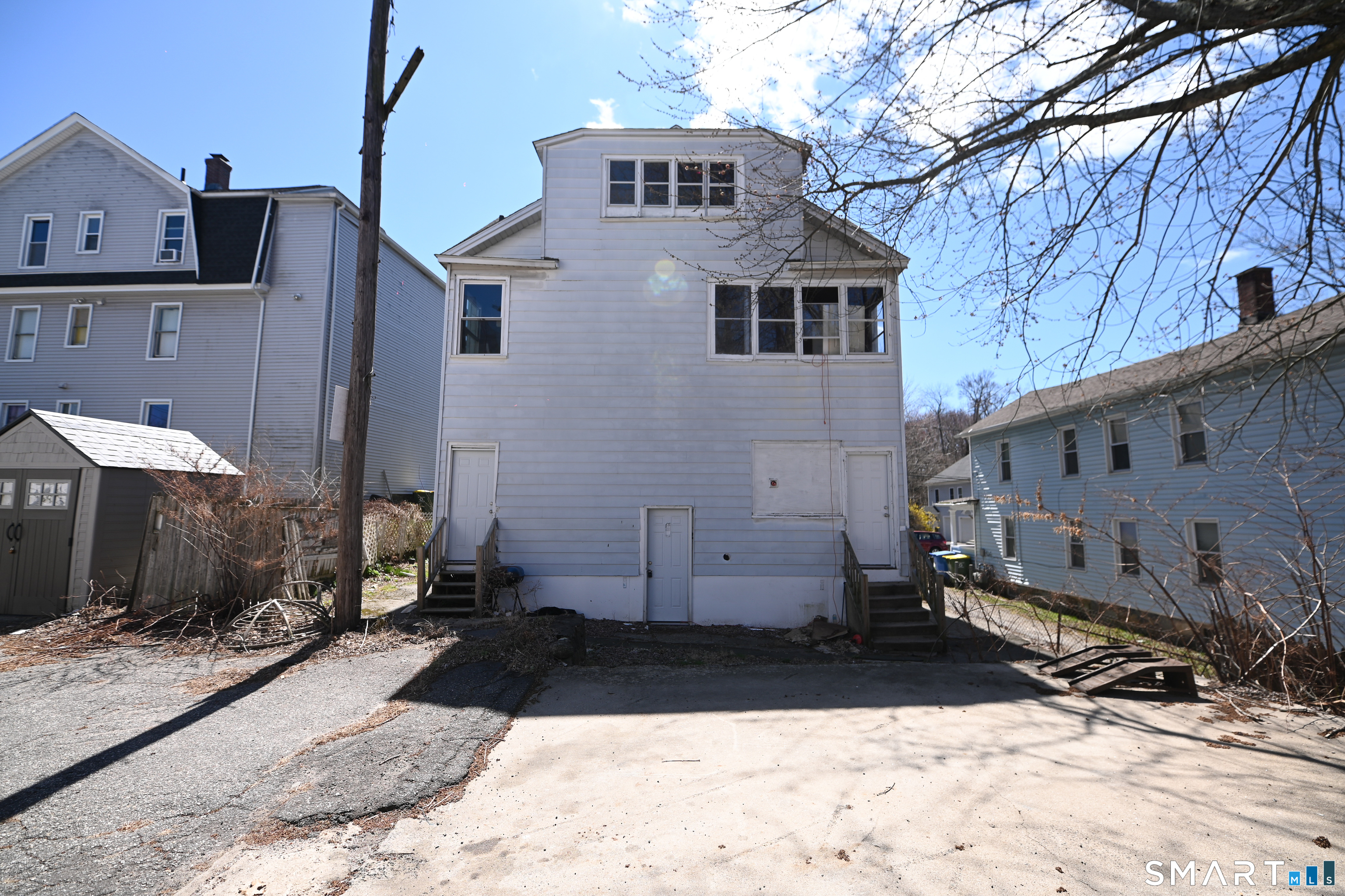 12 Benham Street Waterbury, CT 06708 - Photo 5 of 37