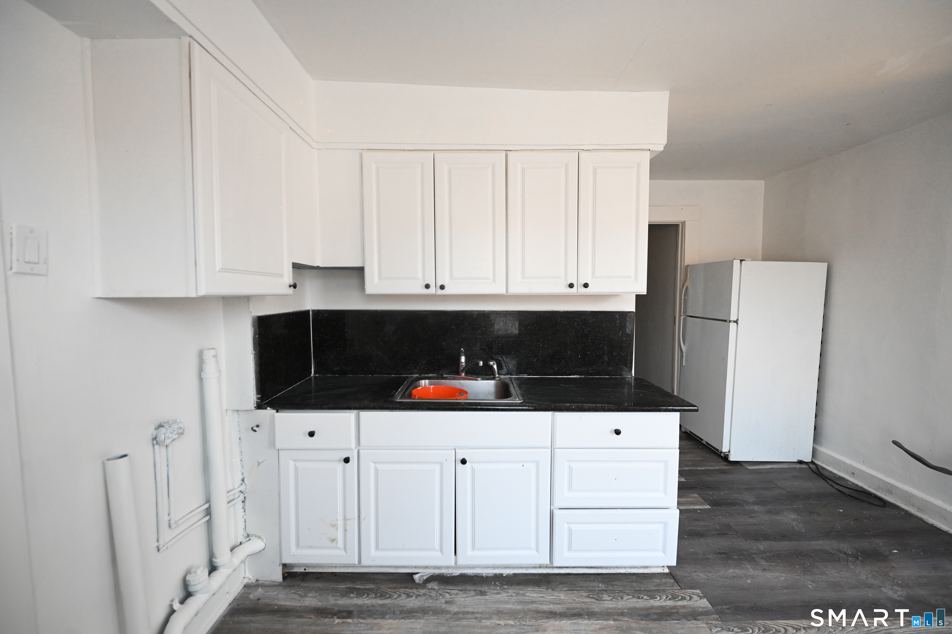 12 Benham Street Waterbury, CT 06708 - Photo 6 of 37