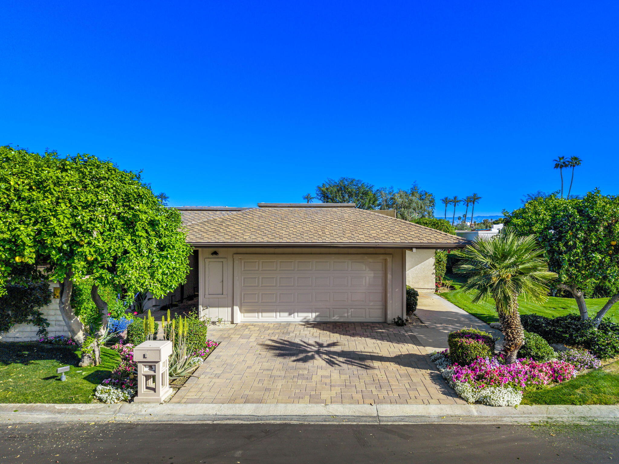 4 Rutgers Court Rancho Mirage, CA 92270 - Photo 2 of 51 2_4_Rutgers_Court_Desert_Cities_Home_MZH
