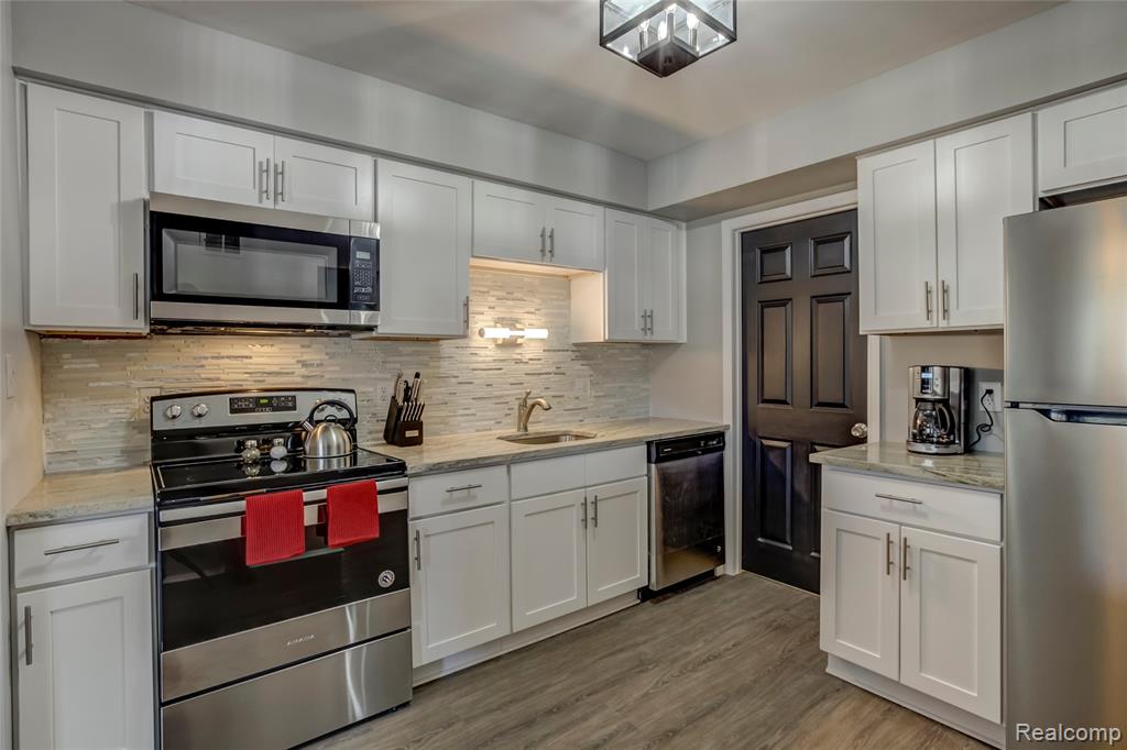 32023 West 14 Mile Road, Unit 103 Farmington Hills, MI 48334 - Photo 4 of 14