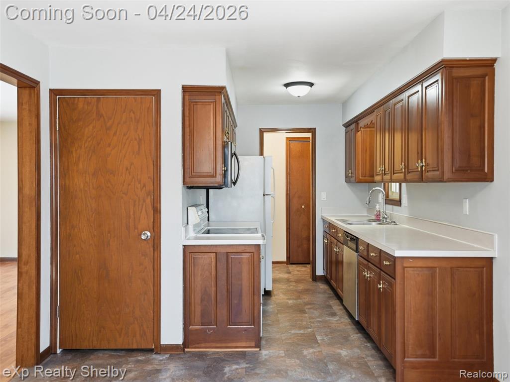 49301 Schoenherr Road Utica, MI 48315 - Photo 12 of 47 Gallery Image 12