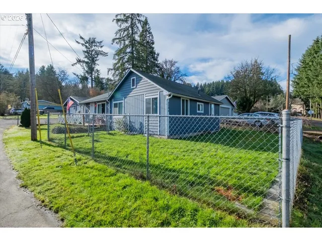 a view of an house with backyard and swimming pool