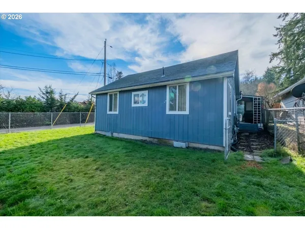 a view of outdoor space yard and balcony