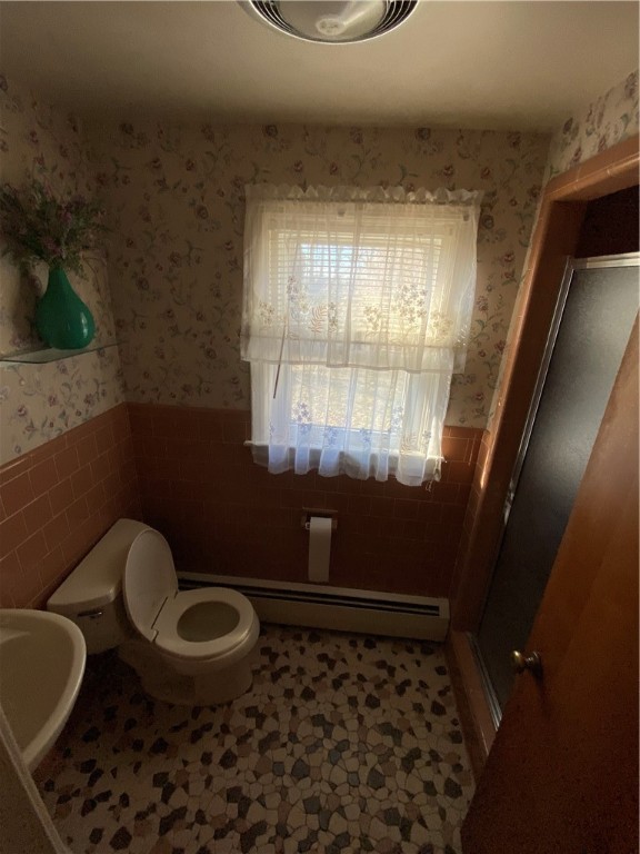 29 Colonial Road Bristol, RI 02809 - Photo 20 of 31 Full Bathroom with stand up shower, located off of the living room.
