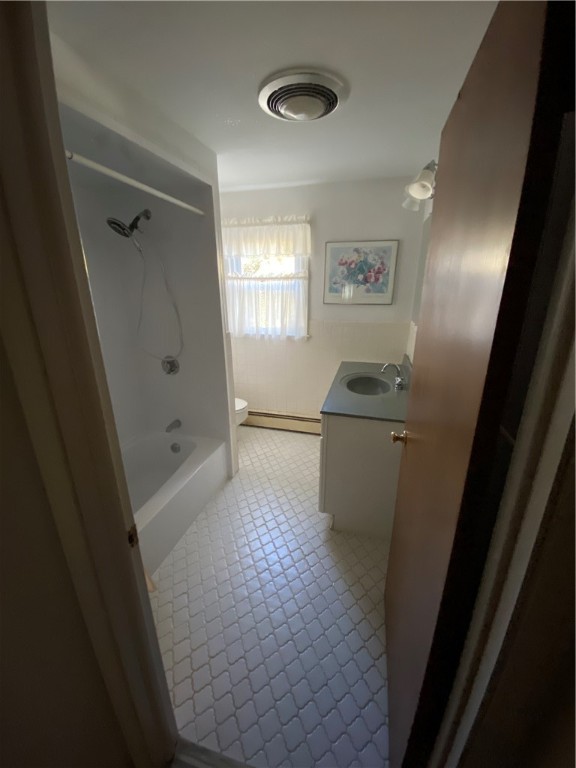 29 Colonial Road Bristol, RI 02809 - Photo 21 of 31 Full bathroom with tub and shower
