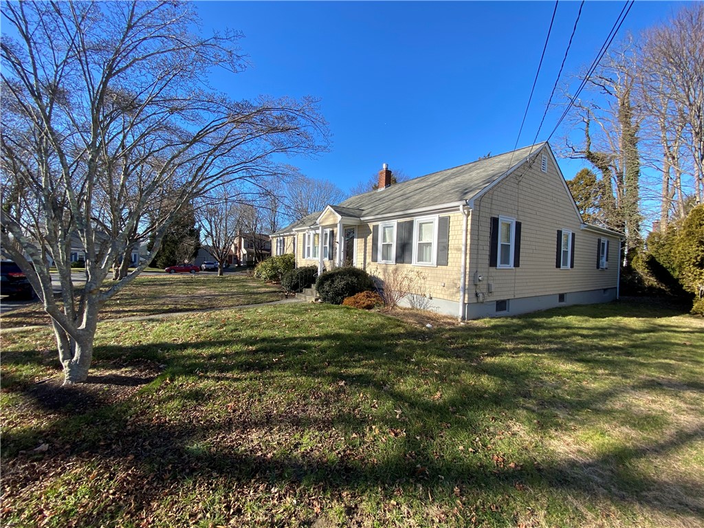 29 Colonial Road Bristol, RI 02809 - Photo 3 of 31 Side view of house and property