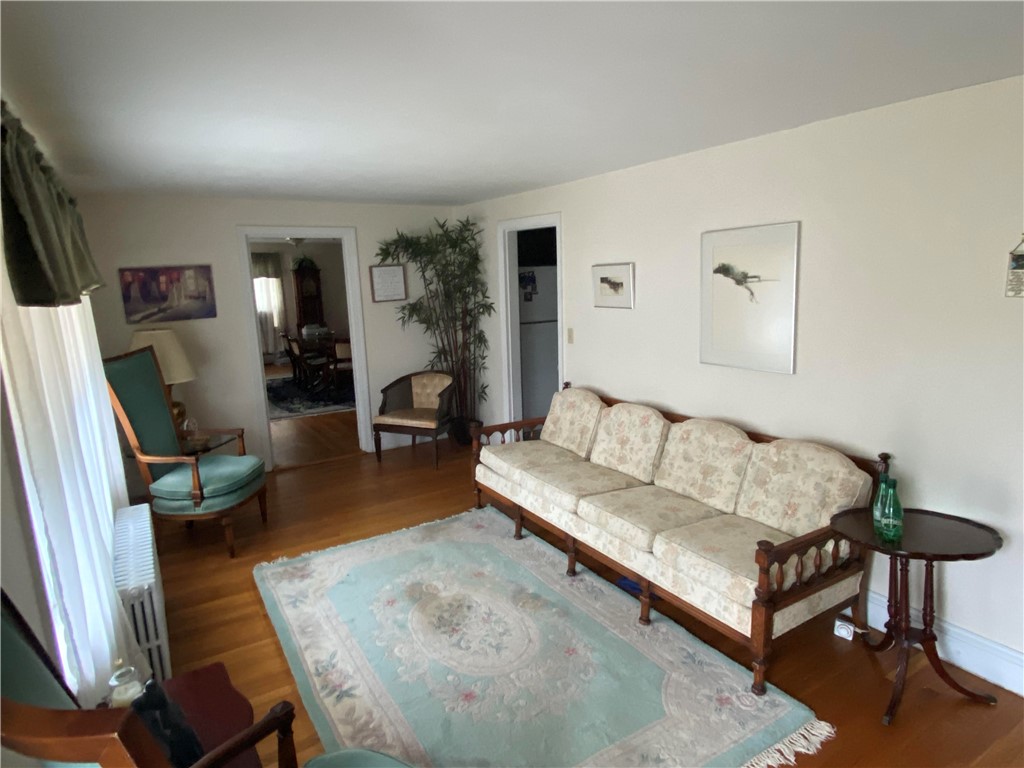 29 Colonial Road Bristol, RI 02809 - Photo 9 of 31 Main Room/Entrance
