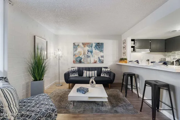 $749 | 1601 West Camelback Road, Unit A10AW, Phoenix, AZ 85015