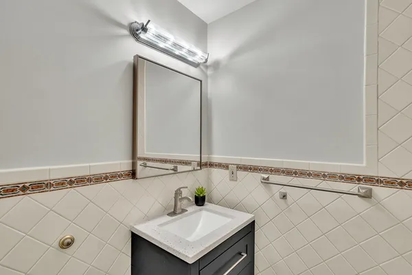 $998,000 | 120 Massachusetts Avenue, Unit 120, Lexington, MA 02420