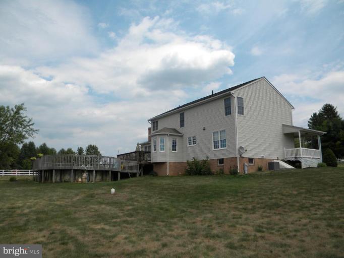 440 North Springdale Road Westminster, MD 21158 - Photo 4 of 30 Back yard