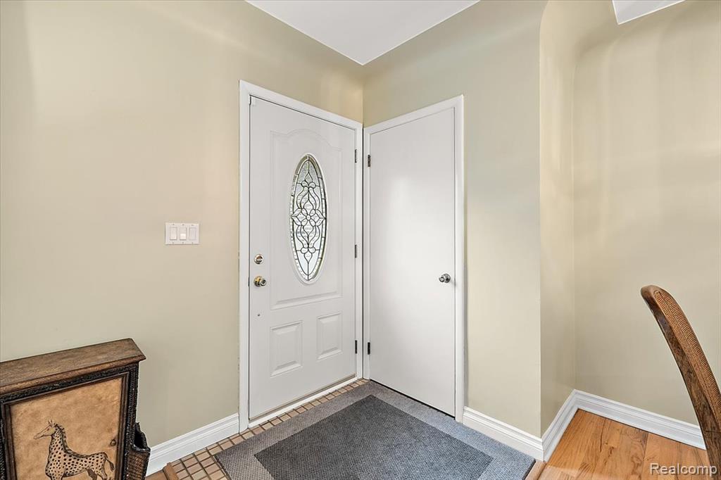 4399 Midrow Road Waterford, MI 48329 - Photo 5 of 41 Gallery Image 5