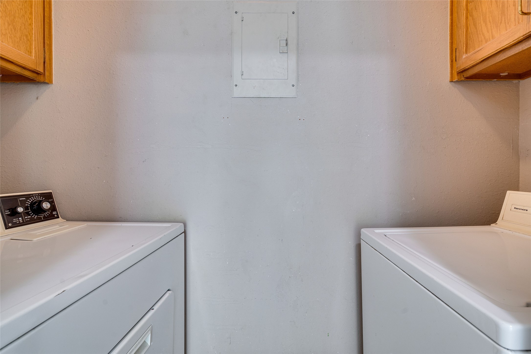 1406 Windsor Road, Unit 201 Austin, TX 78703 - Photo 17 of 32 a utility room with dryer and washer