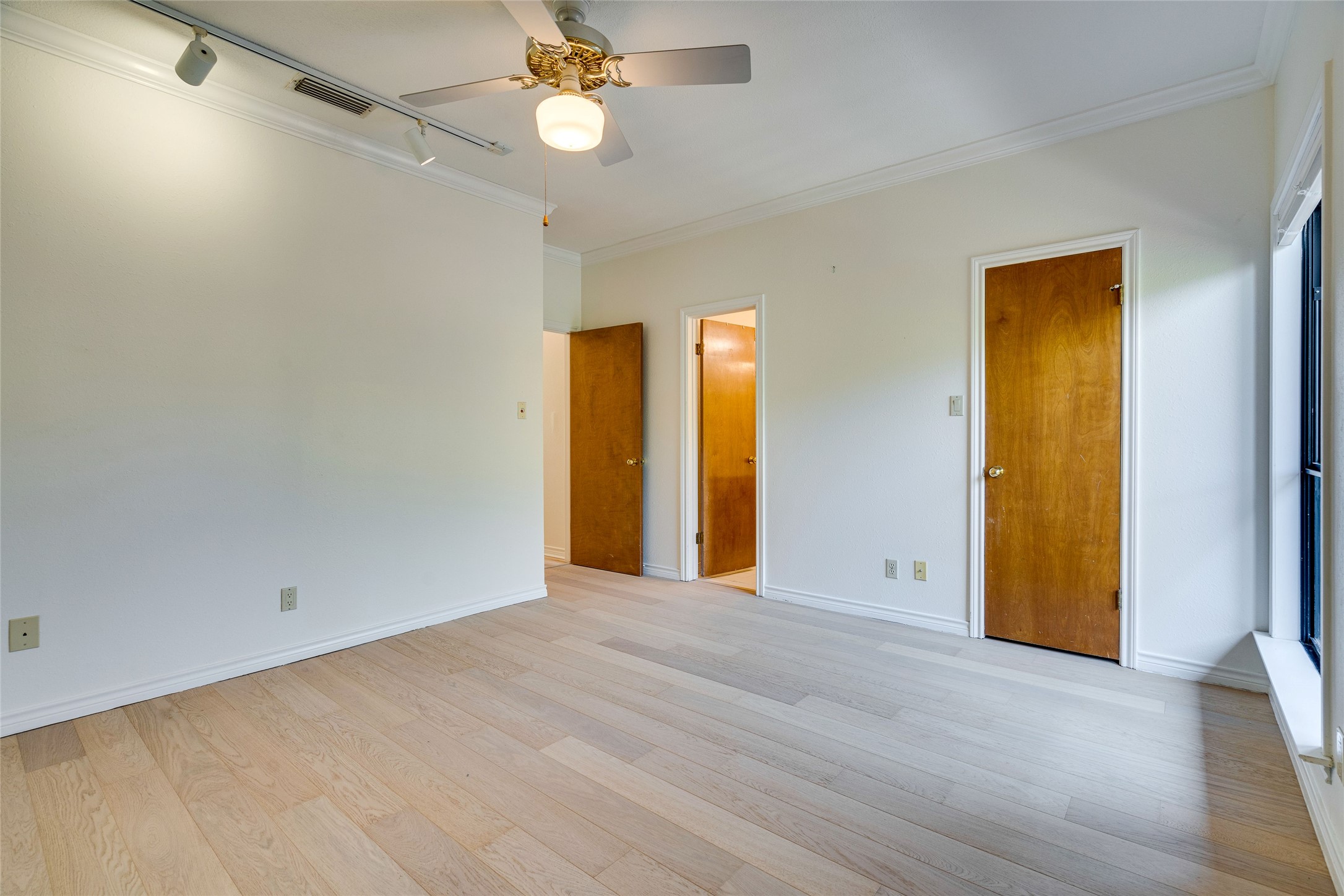 1406 Windsor Road, Unit 201 Austin, TX 78703 - Photo 20 of 32 an empty room with a bathroom