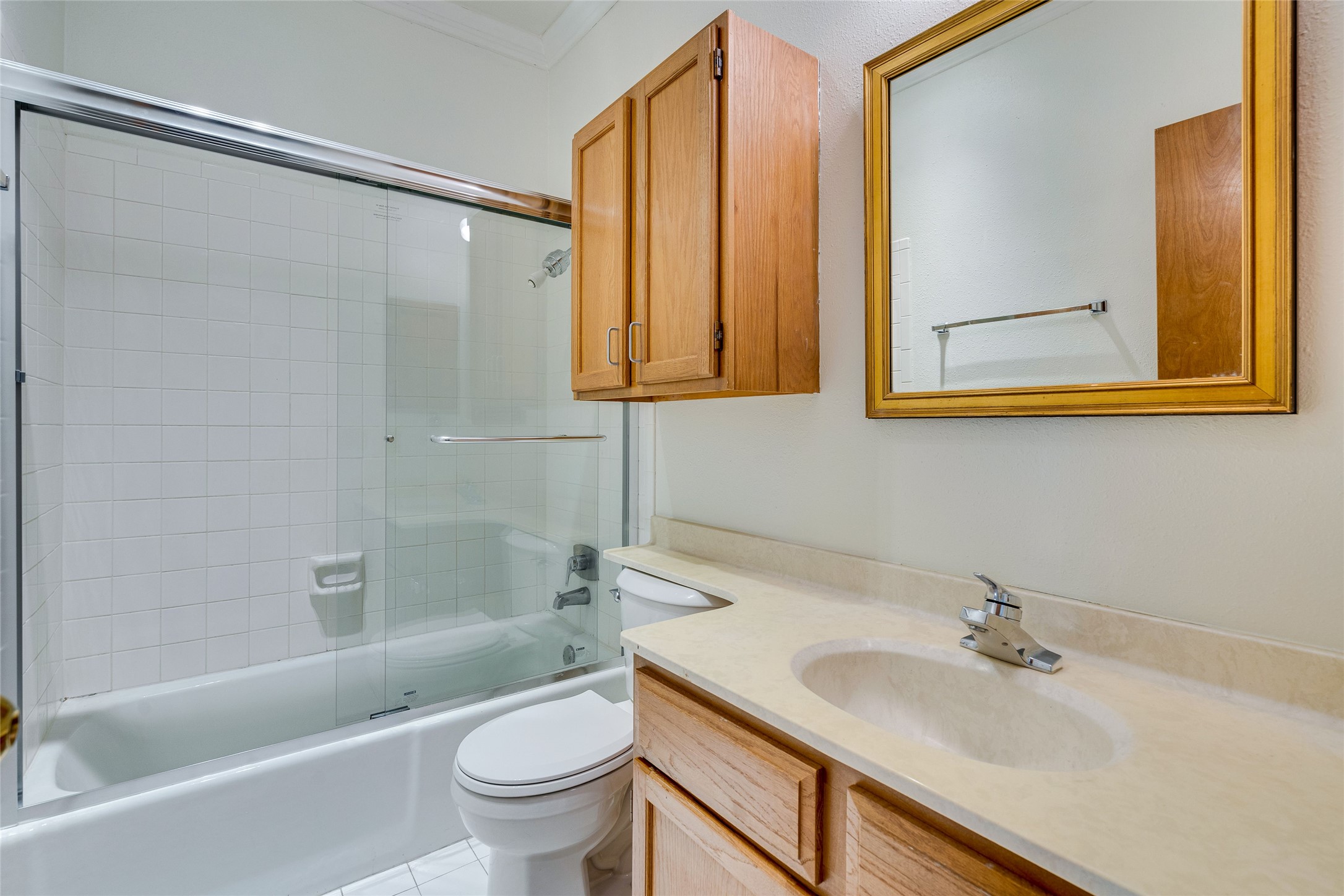 1406 Windsor Road, Unit 201 Austin, TX 78703 - Photo 28 of 32 a bathroom with a sink a toilet and a bathtub
