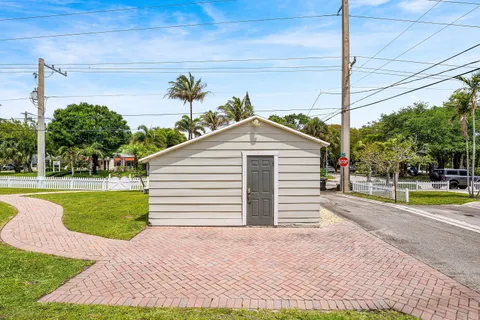 $1,549,000 | 145 North Swinton Avenue, Delray Beach, FL 33444