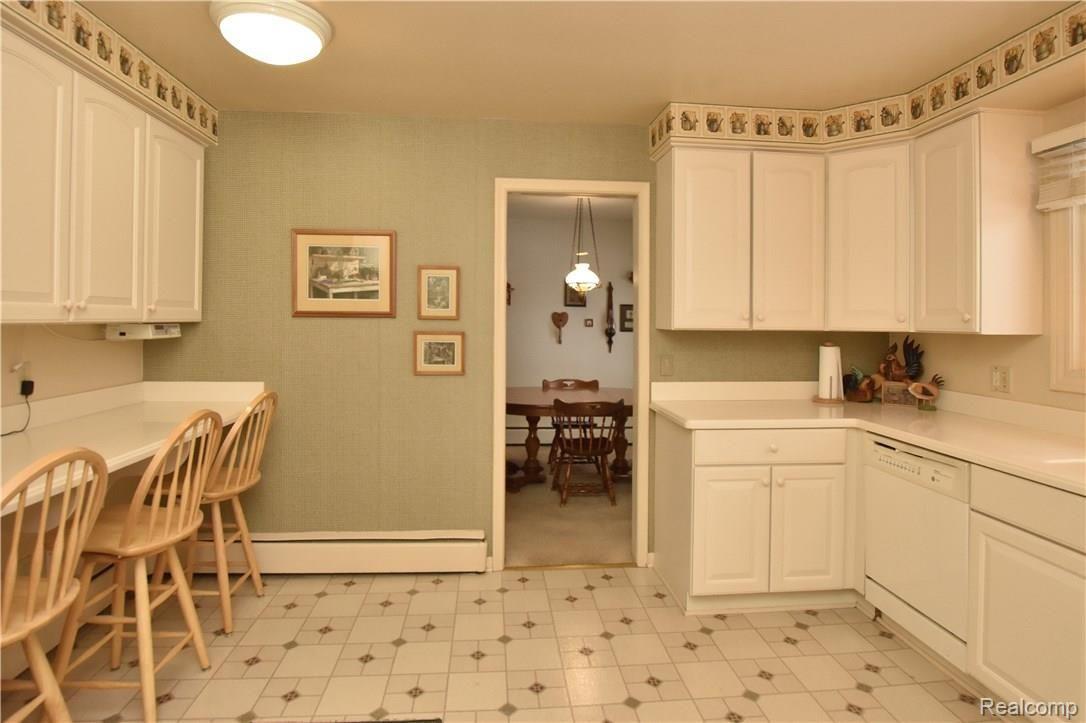 6877 Dublin Fair Road Troy, MI 48098 - Photo 10 of 33 DublinFair6877_33.JPG
