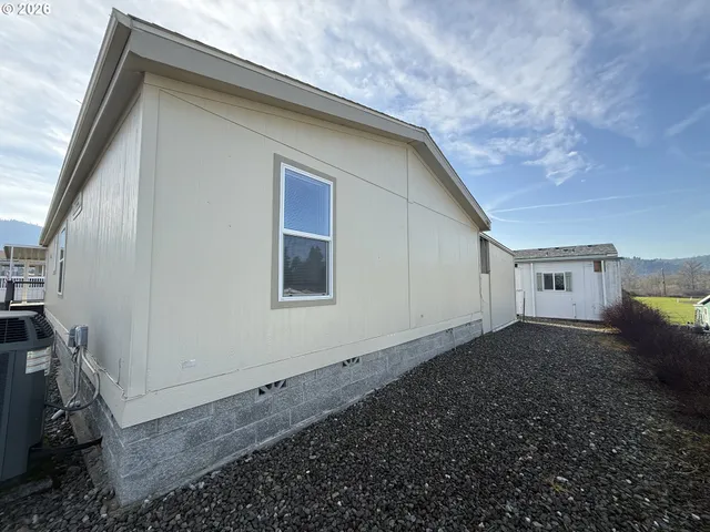 $99,000 | 213 West River Ridge Avenue, Roseburg, OR 97471