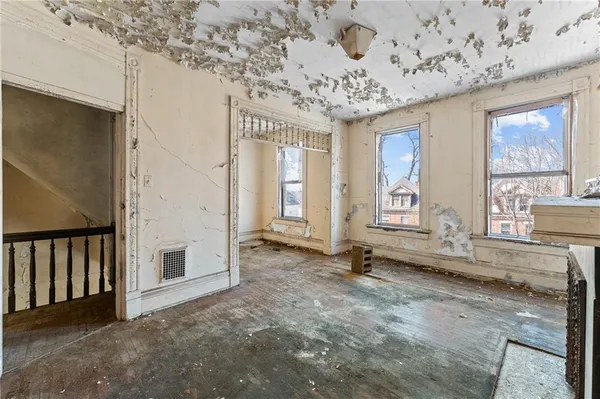 a view of a livingroom with an empty space