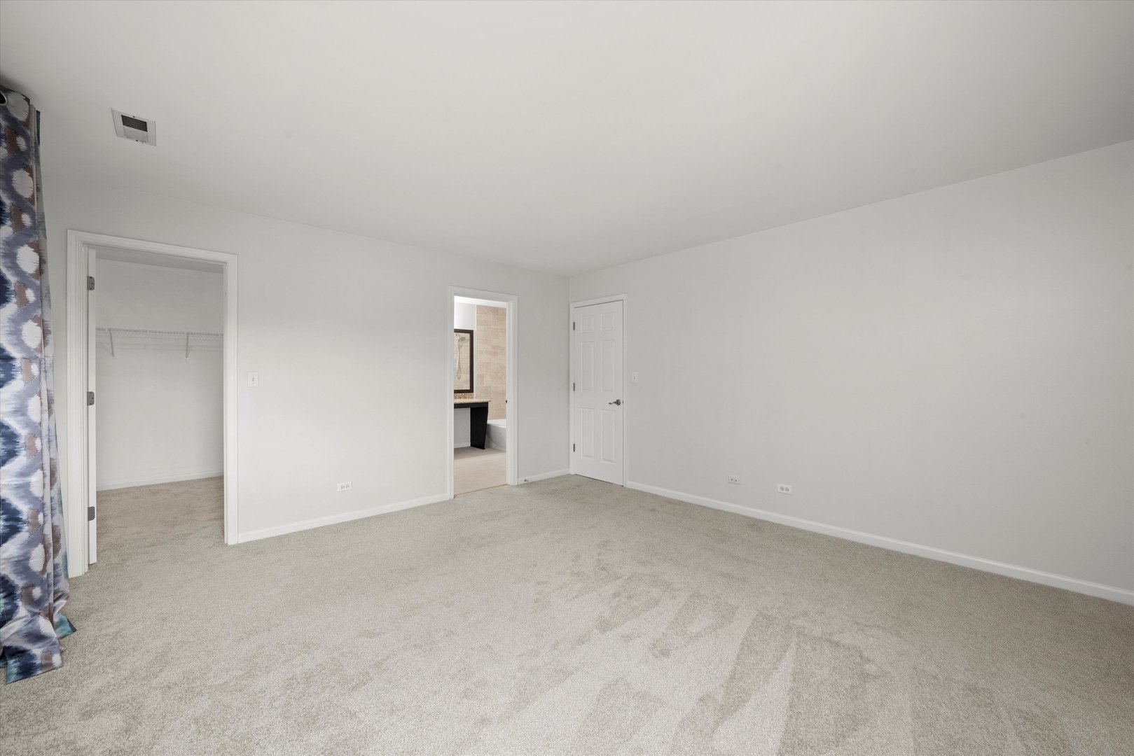 2468 Reflections Drive, Unit 2468 Aurora, IL 60502 - Photo 9 of 21 an empty room with an empty space