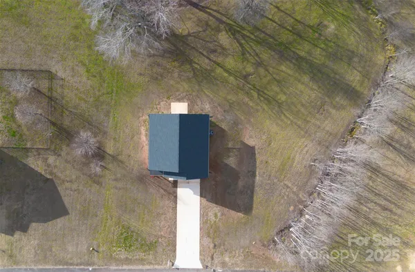 a view of an outdoor space