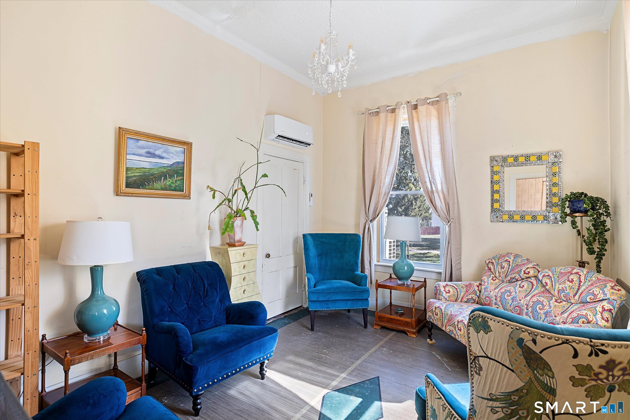 350 Hartford Pike Killingly, CT 06241 - Photo 8 of 32 a living room with furniture and a window