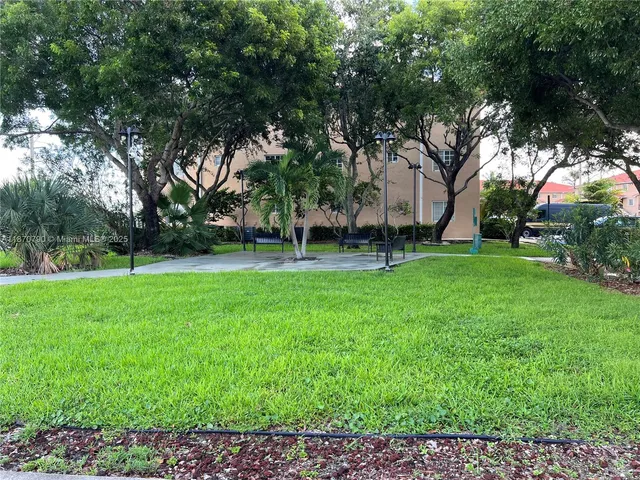 $2,700 | 17425 Northwest 75th Place, Unit 105, Hialeah, FL 33015