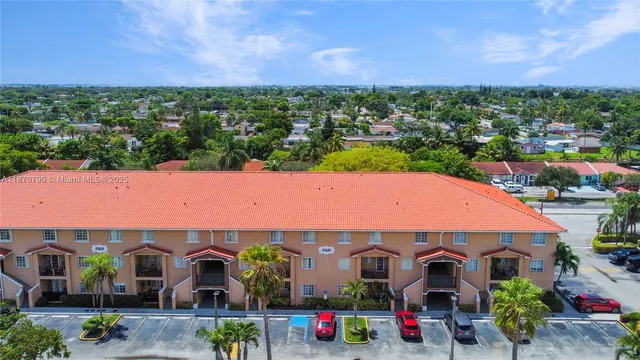 $2,700 | 17425 Northwest 75th Place, Unit 105, Hialeah, FL 33015