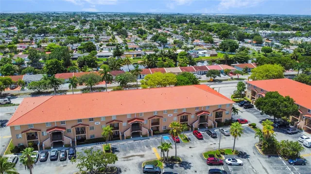 $2,700 | 17425 Northwest 75th Place, Unit 105, Hialeah, FL 33015