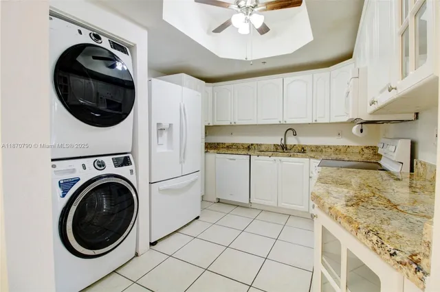 $2,700 | 17425 Northwest 75th Place, Unit 105, Hialeah, FL 33015