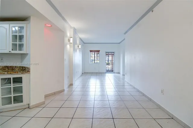 $2,700 | 17425 Northwest 75th Place, Unit 105, Hialeah, FL 33015